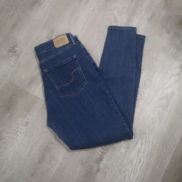 Signature by Levi Strauss Ladies Size 30/30 Medium Wash Skinny Jeans - Picture 10 of 14